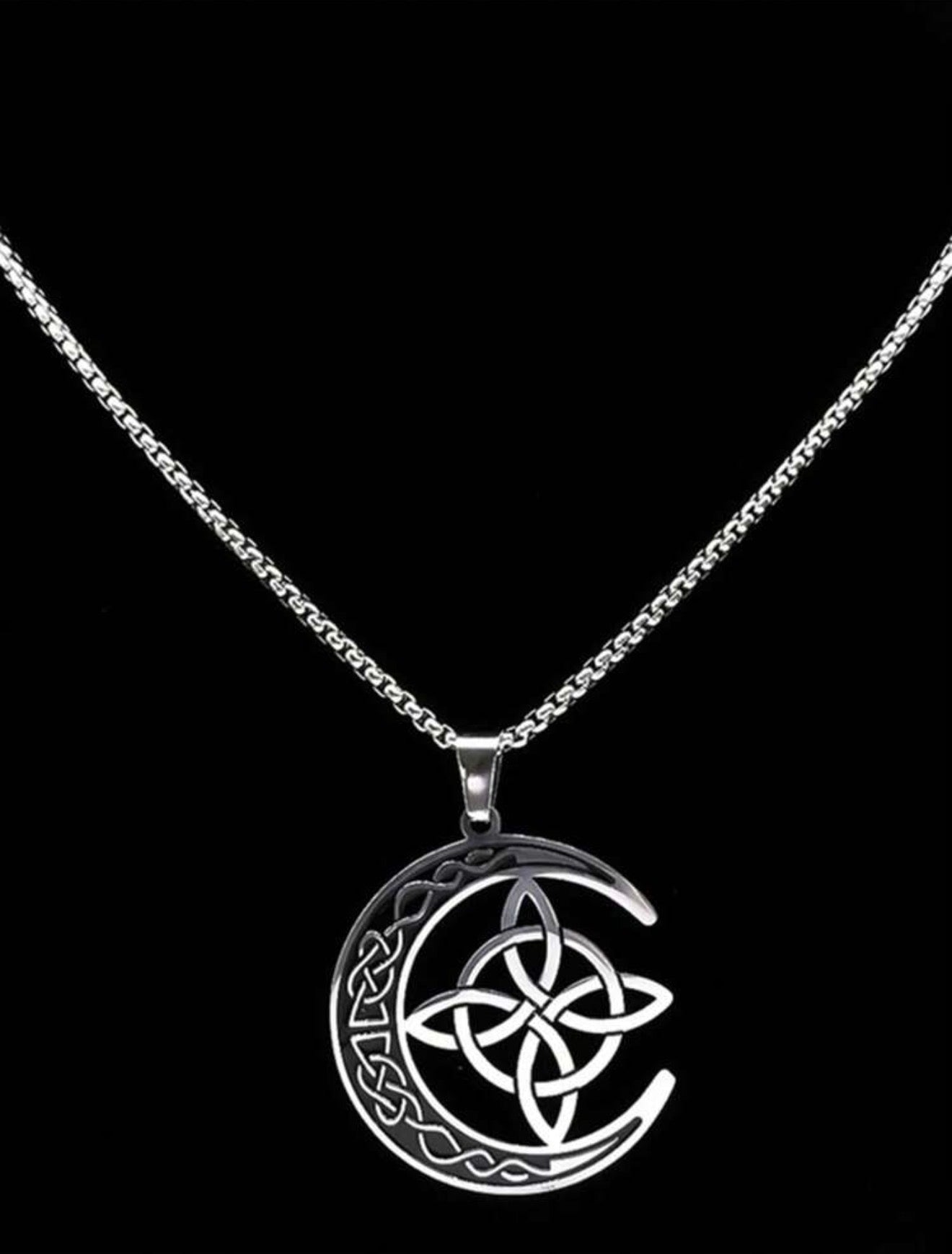 Colar de lua crescente e Triquetra