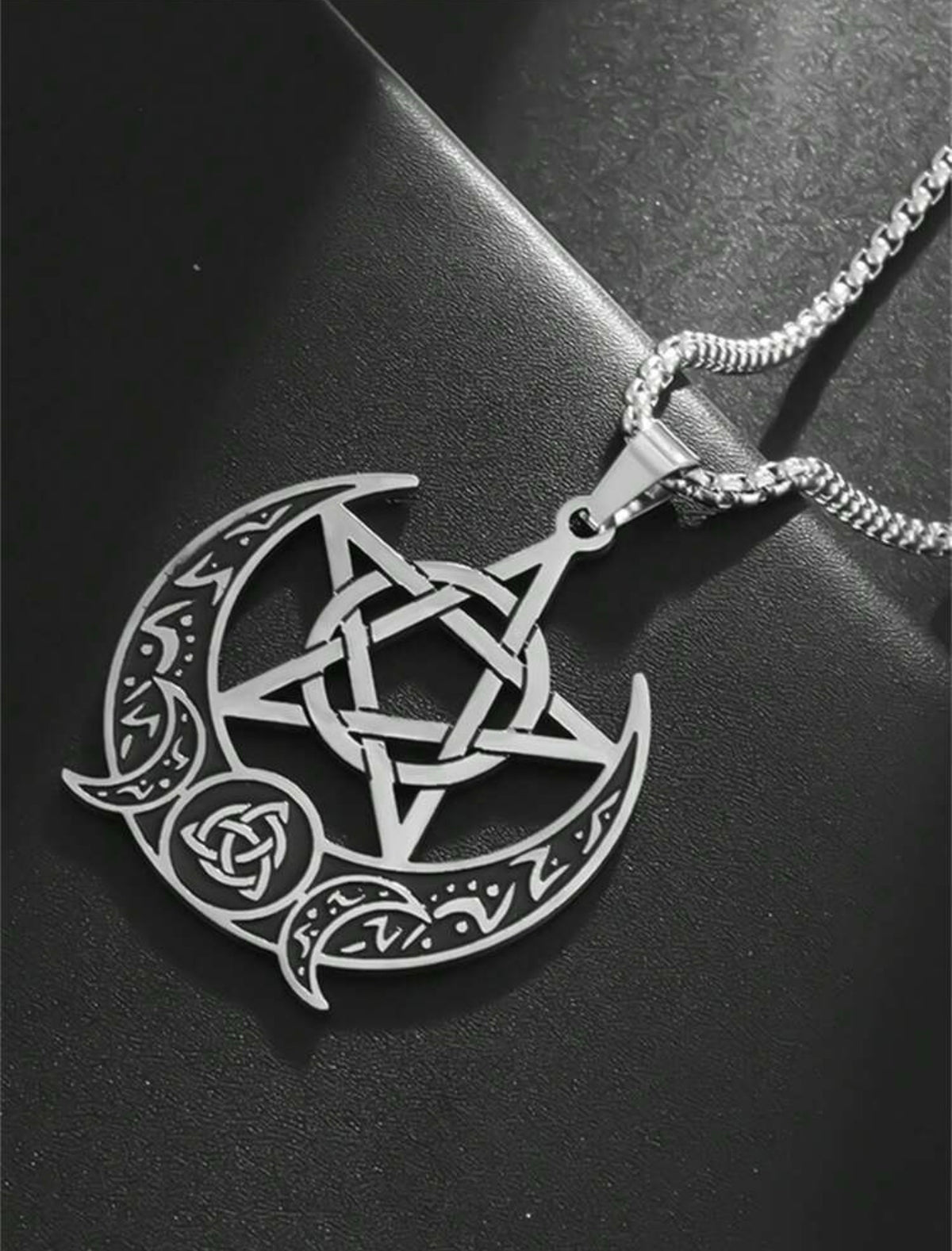 Colar com Pentagrama e Triquetra