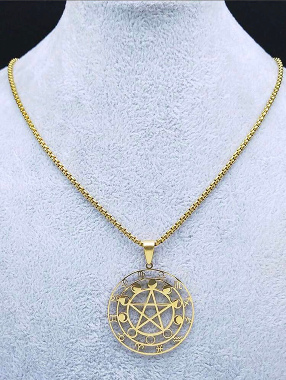 Colar com pingente de pentagrama, fases da lua, signos zodiacais
